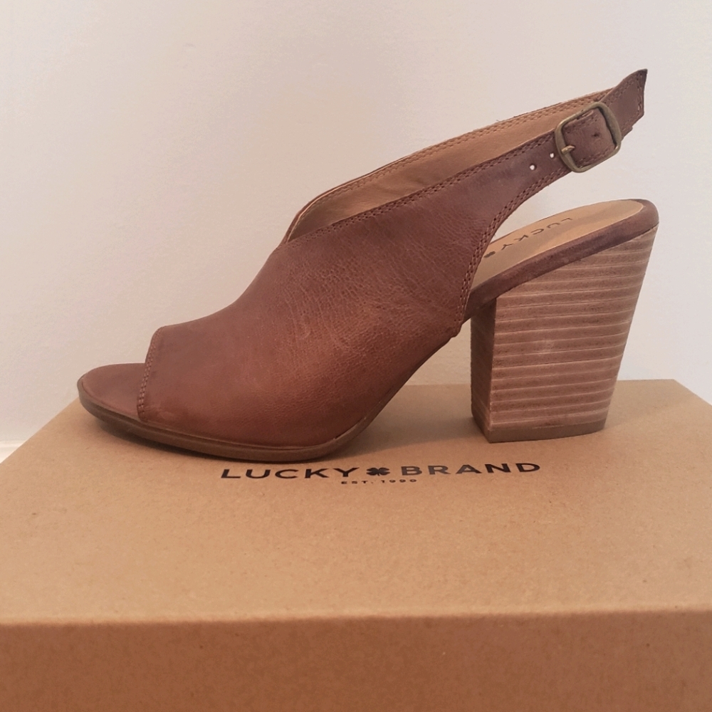 Lucky Ovrandie pumps